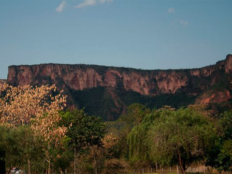 Os paredões de pedra são a marca da Chapada