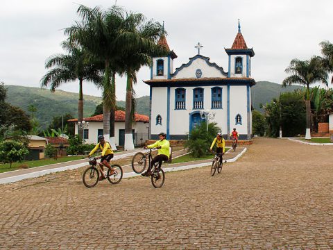 Bikers no Caminho dos Diamantes/Cocais