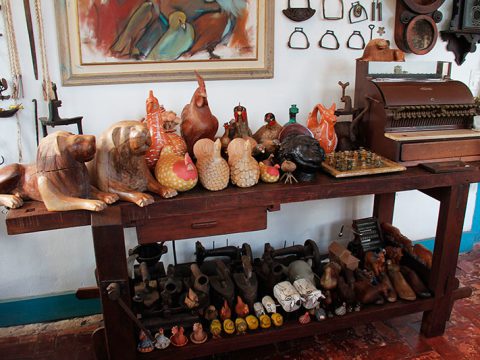 Interior da loja Licor do Barão, Morro da Água Quente