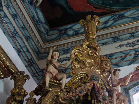 Detalhe do interior de uma igreja em Santa Bárbara