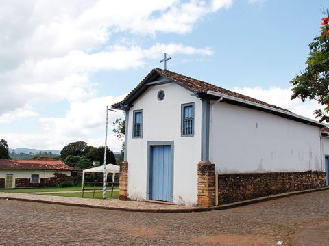 Igreja em Morro da Água Quente