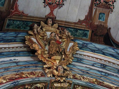 Detalhe do interior de uma igreja em Santa Bárbara