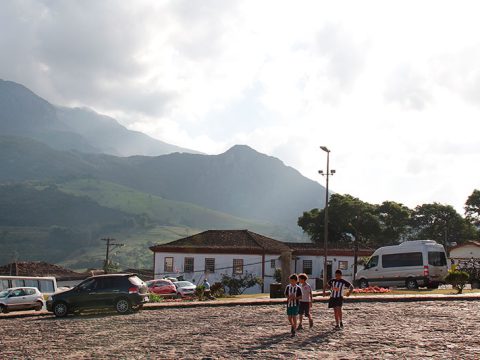 Torcedores mirins em Catas Altas