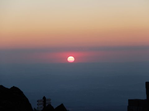 Por do sol visto do alto da serra