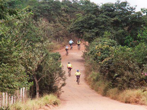 Muito verde e lindas paisagens no Caminho dos Diamantes