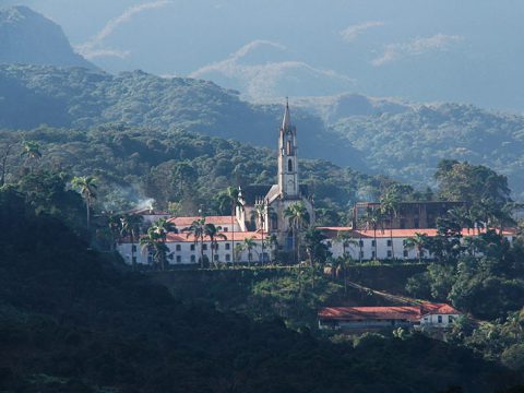 Santuário do Caraça visto a distância