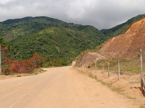 Estrada de terra até a Praia do Jabaquara